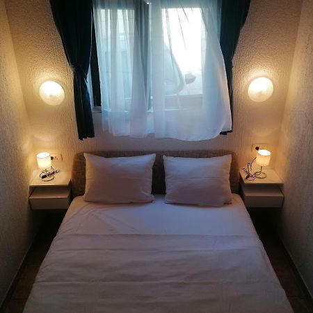 House First Row By The Sea Villa Бибине Екстериор снимка