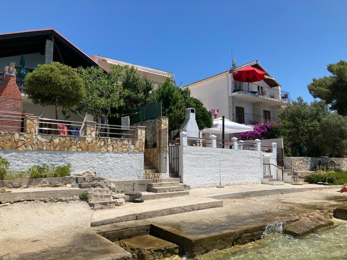 House First Row By The Sea Villa Бибине Екстериор снимка