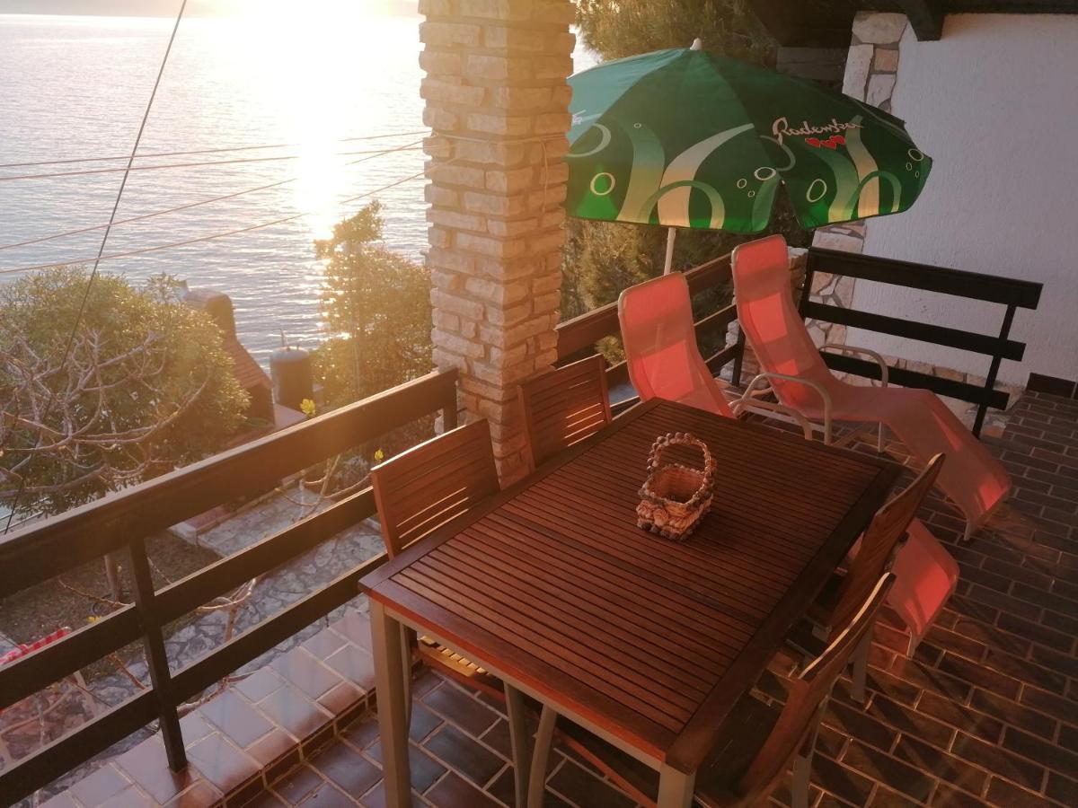 House First Row By The Sea Villa Бибине Екстериор снимка