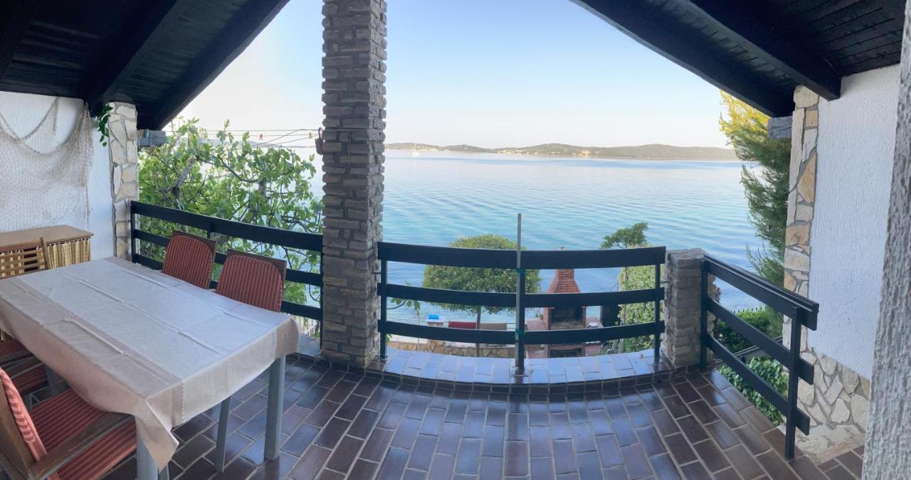 House First Row By The Sea Villa Бибине Екстериор снимка