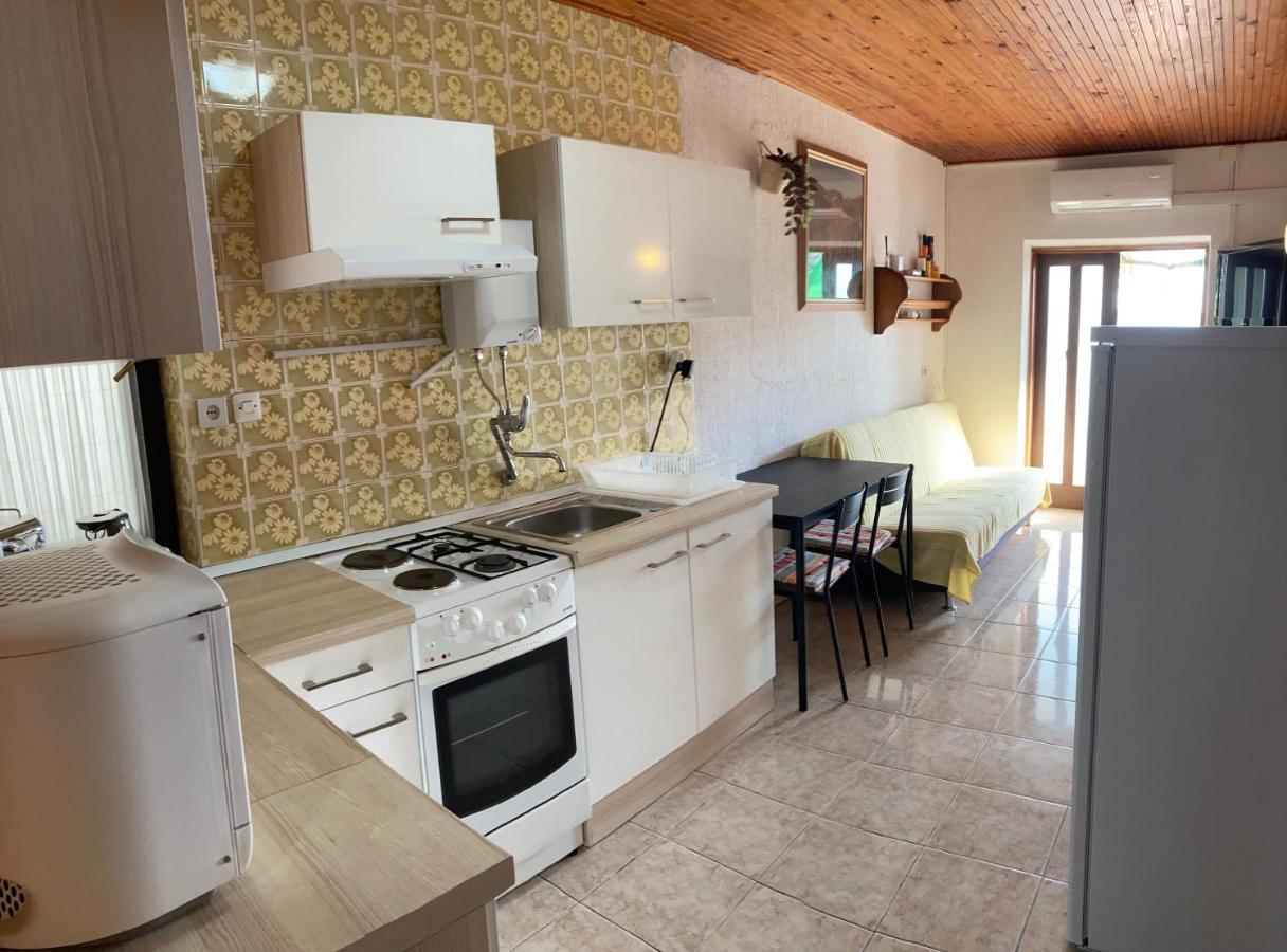 House First Row By The Sea Villa Бибине Екстериор снимка