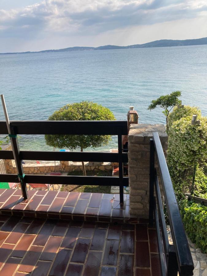 House First Row By The Sea Villa Бибине Екстериор снимка